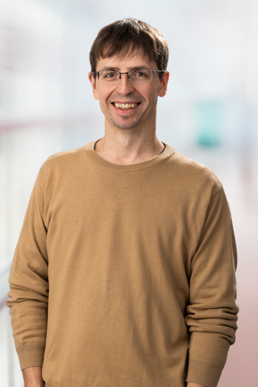 Dr. Dominic Grün